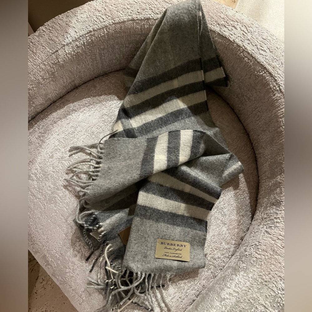Authentic burberry scarf gray (gently worn)